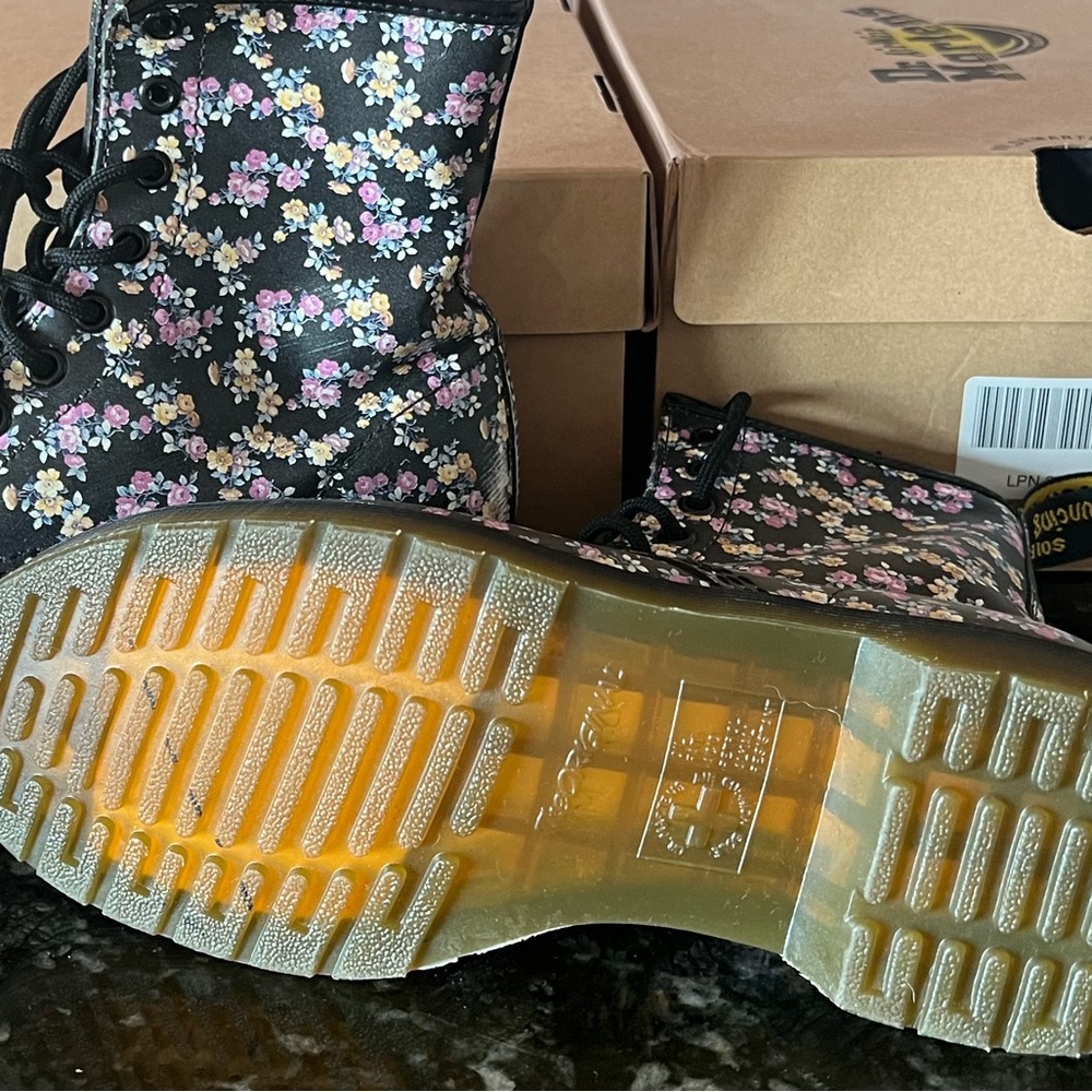 Floral doc martens size 7 worn twice with box